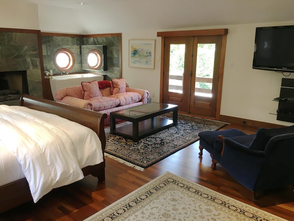 East Hampton Art House Bed And Breakfast Екстер'єр фото